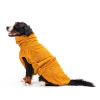 Elbhunde Lills Bademantel Amber Hund sitzend Seite