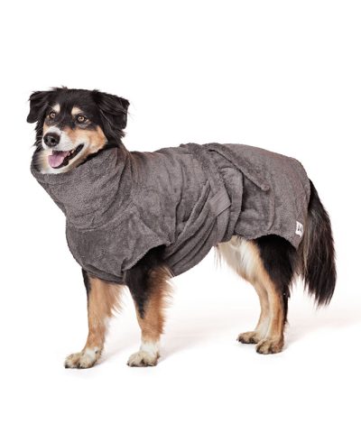 Elbhunde Lills Bademantel aus Bio-Baumwolle Stone Grey Hund stehend