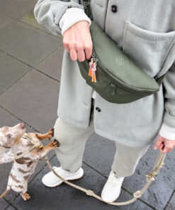 elbhunde-palopa-leckerlibeutel-emma-dark-olive-hund