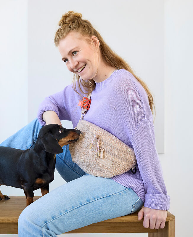 elbhunde-palopa-emma-in-teddy-fleece-beige-hund