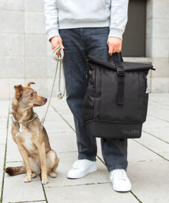 elbhunde-palopa-rolltop-rucksack-yoska-schwarz-hund